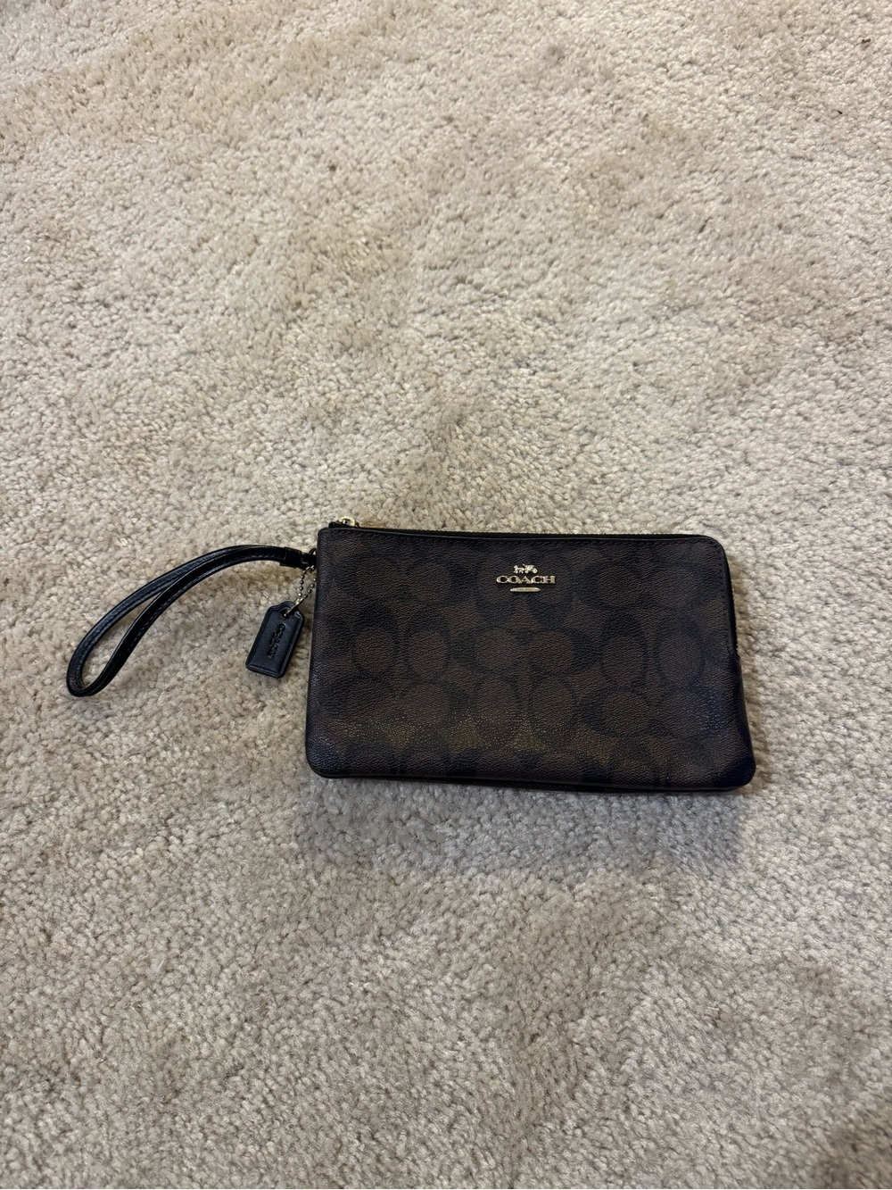 NWOT Coach Large Corner Zip Wristlet in Signature Canvas - Gold/Walnut/Black